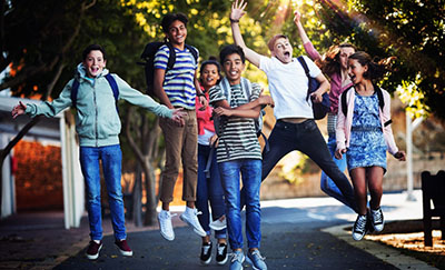 Postgrados UNAB. Juventud o Juventudes distintas miradas para el abordaje de un fenómeno complejo