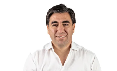 Iván Poblete Hevia,  Ingeniero Civil Industrial y Coach Mentor Profesional, es egresado del Magíster en Dirección del Talento y Gestión de Personas UNAB.